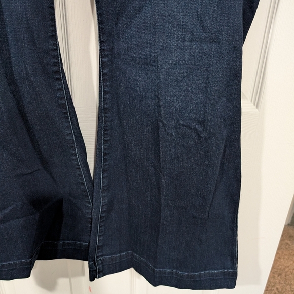 Torrid Dark Wash Bombshell Flare High-Rise Jean in Size 24 S (Short) - Picture 6 of 15